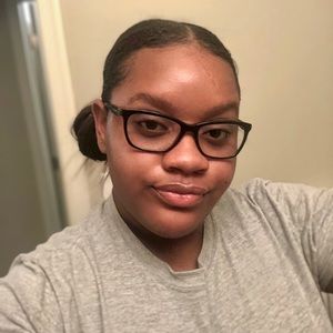 Meet your Posher, Alicia